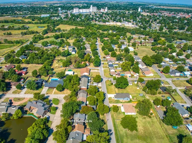 Photo 8 — 1219 Heritage Drive, El Reno, OK 73036