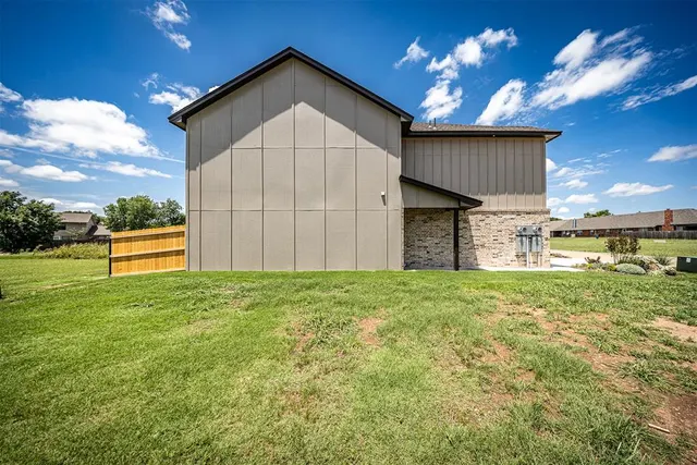 Photo 4 — 6716 NW Willow Wood Loop, Lawton, OK 73505
