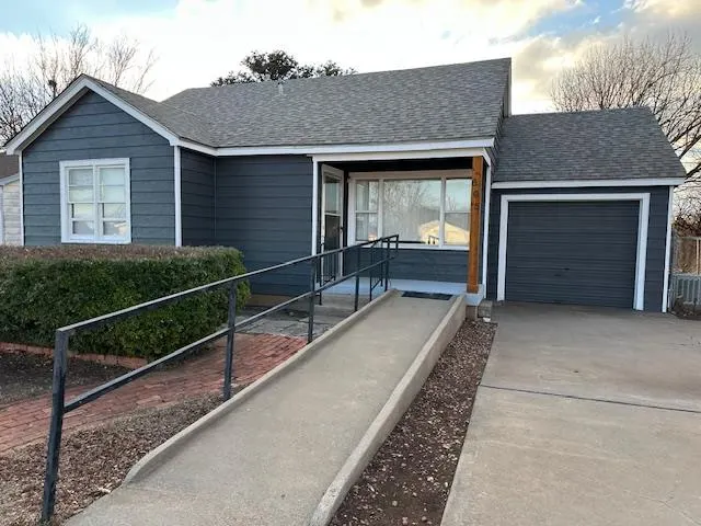 Front exterior — 605 N Lowe Street, Hobart, OK 73651