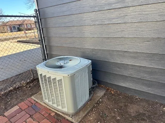 Photo 12 — 605 N Lowe Street, Hobart, OK 73651