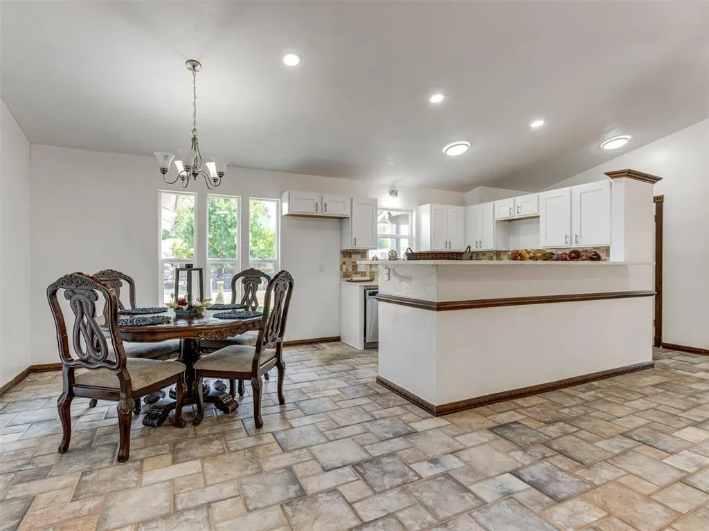 Photo 11 — 6613 Edgebrook Road, Oklahoma City, OK 73132