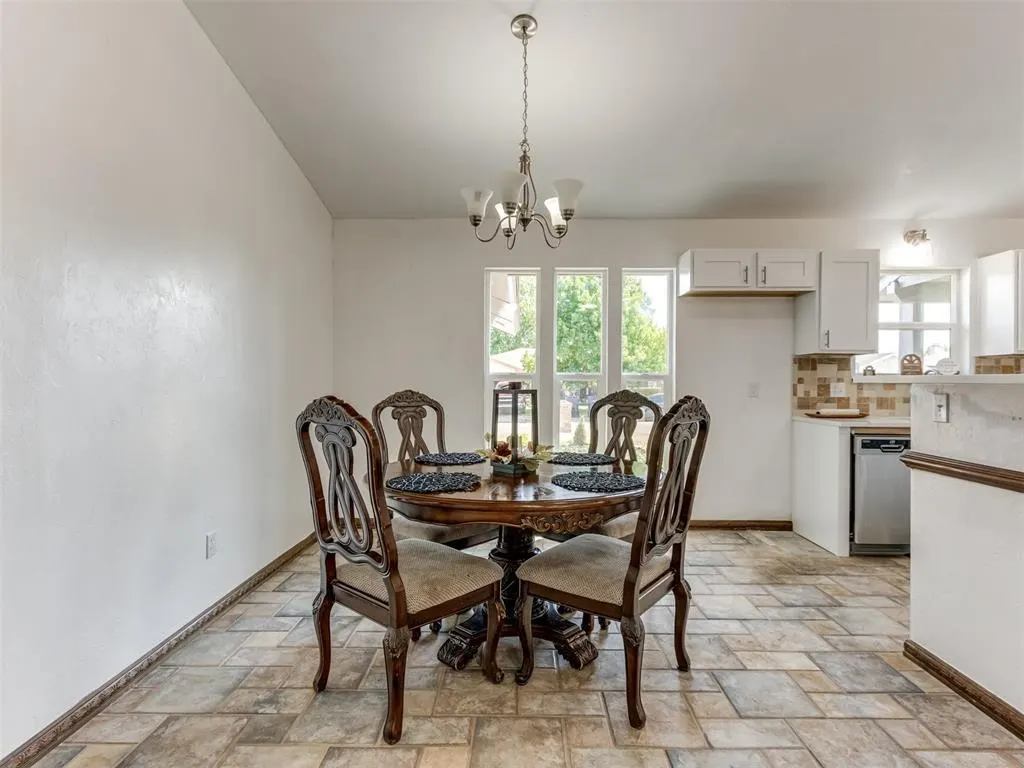 Photo 12 — 6613 Edgebrook Road, Oklahoma City, OK 73132