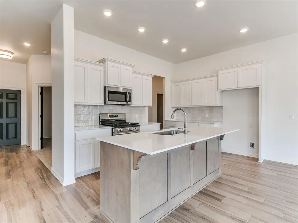 Photo 13 — 7705 Three Woods Lane, Yukon, OK 73099