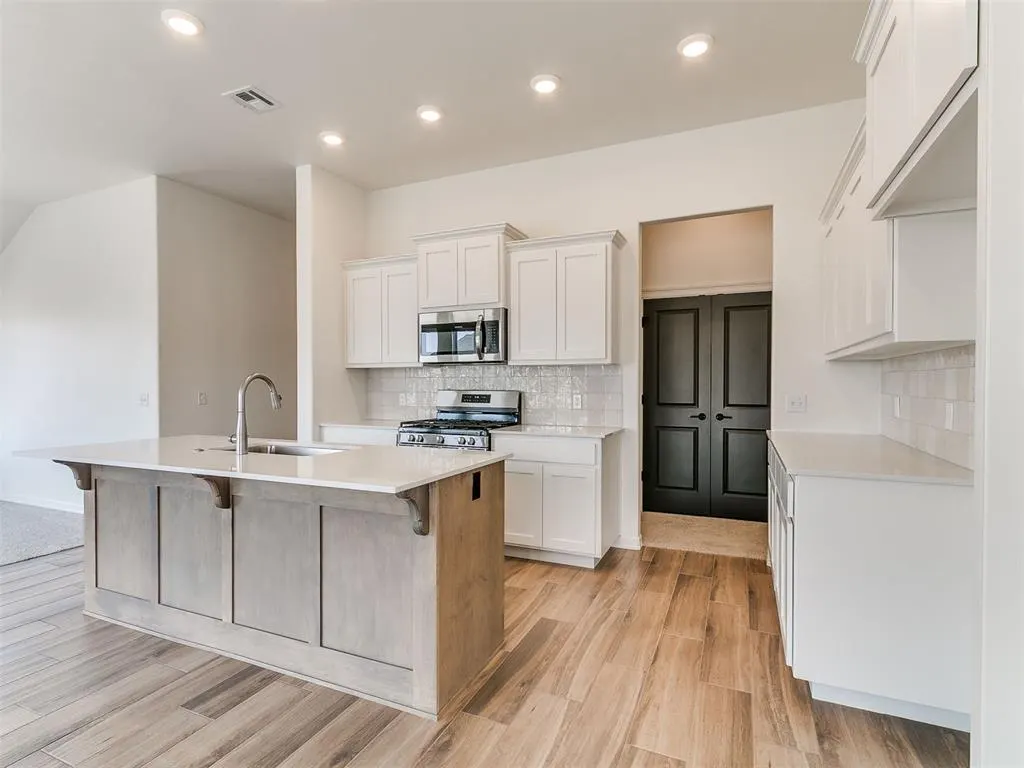 Photo 15 — 7705 Three Woods Lane, Yukon, OK 73099