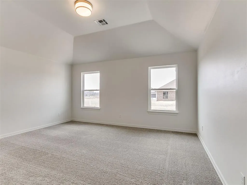 Photo 16 — 7705 Three Woods Lane, Yukon, OK 73099