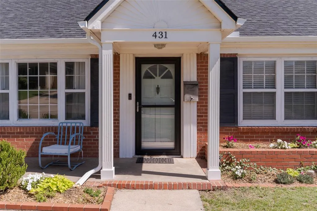 Photo 2 — 431 NW 44th Street, Oklahoma City, OK 73118