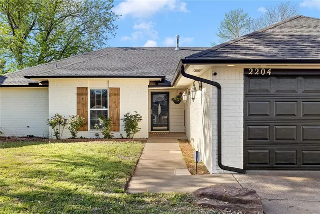 Photo 2 — 2204 Summer Way Lane, Edmond, OK 73013