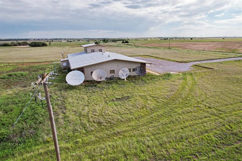 Photo 4 — 1515 N Broadway Street, Hobart, OK 73651