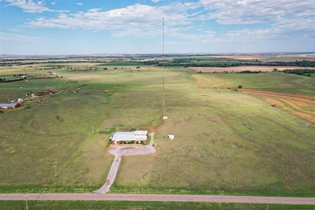 Photo 5 — 1515 N Broadway Street, Hobart, OK 73651