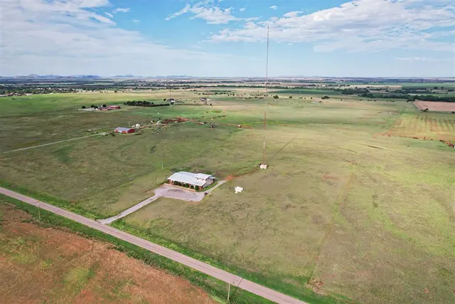 Photo 7 — 1515 N Broadway Street, Hobart, OK 73651