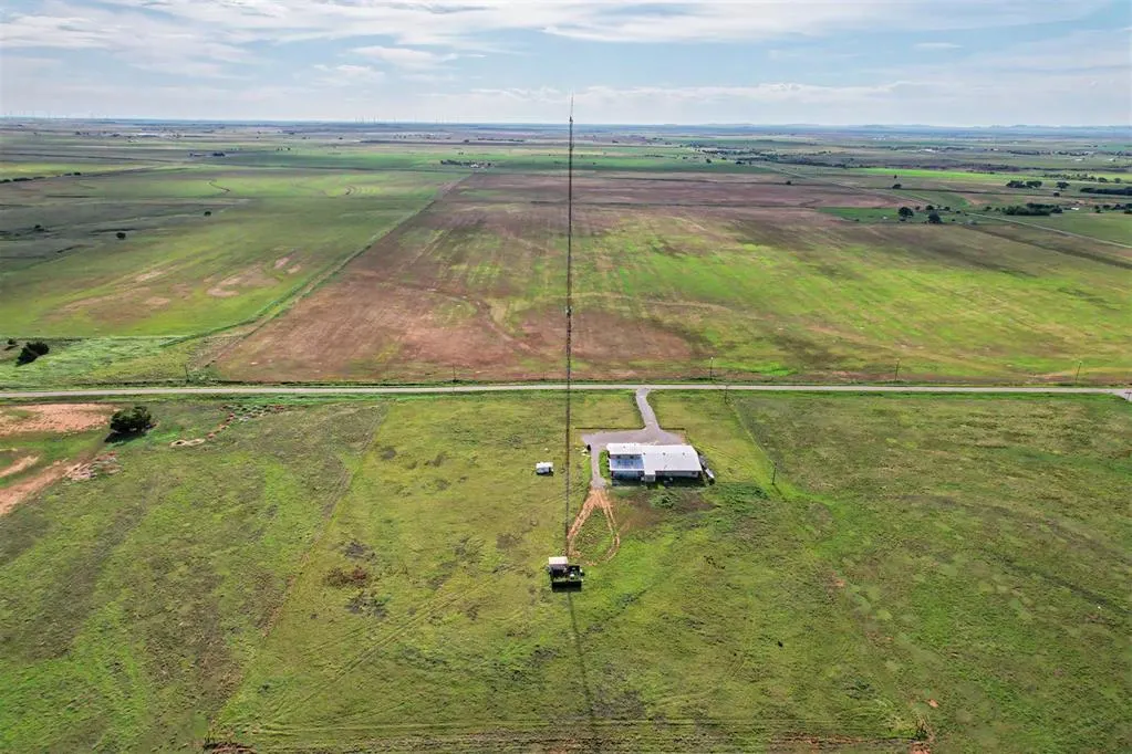 Photo 8 — 1515 N Broadway Street, Hobart, OK 73651