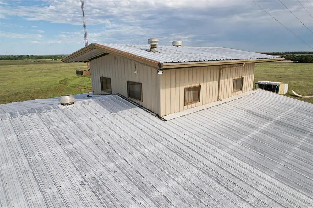 Photo 13 — 1515 N Broadway Street, Hobart, OK 73651