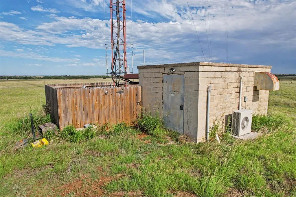 Photo 14 — 1515 N Broadway Street, Hobart, OK 73651