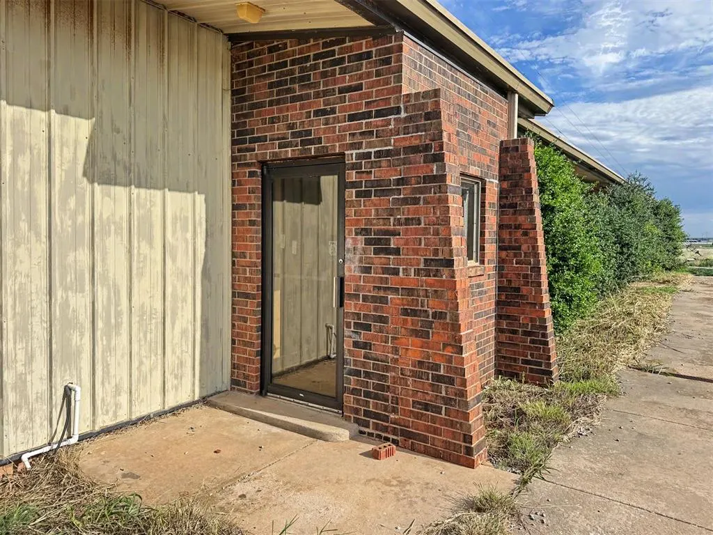 Photo 17 — 1515 N Broadway Street, Hobart, OK 73651