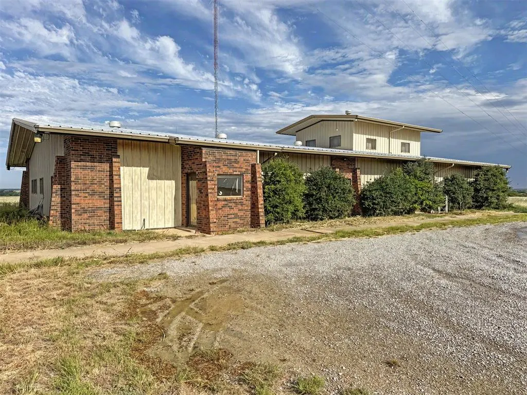 Photo 18 — 1515 N Broadway Street, Hobart, OK 73651