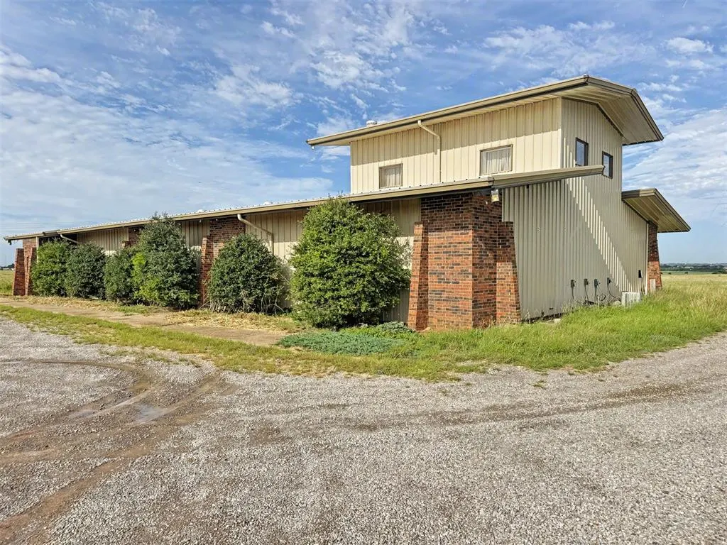 Photo 19 — 1515 N Broadway Street, Hobart, OK 73651