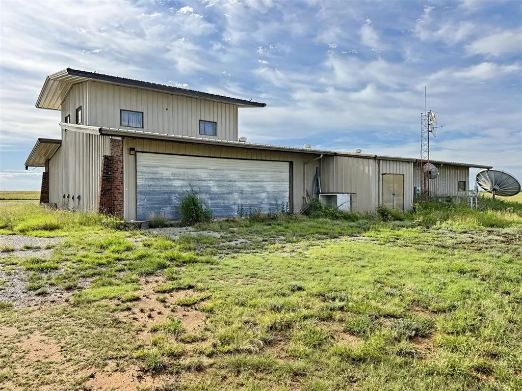 Photo 20 — 1515 N Broadway Street, Hobart, OK 73651