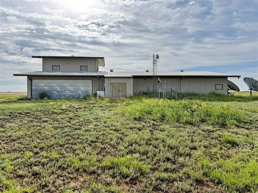 Photo 21 — 1515 N Broadway Street, Hobart, OK 73651