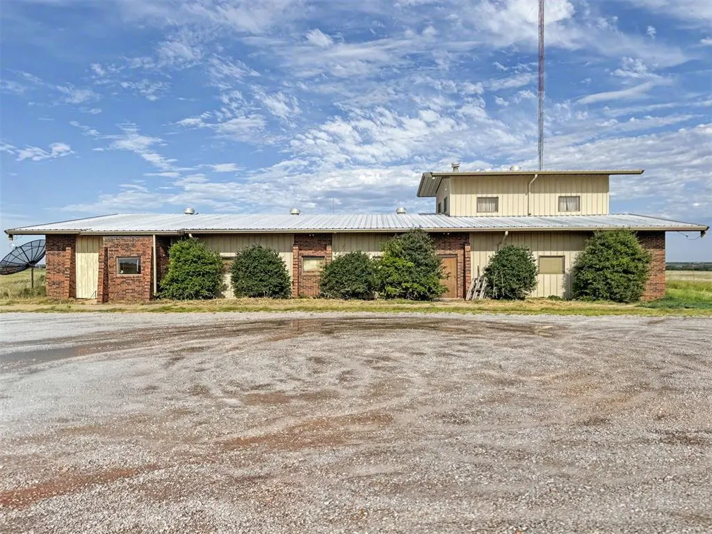 Photo 23 — 1515 N Broadway Street, Hobart, OK 73651