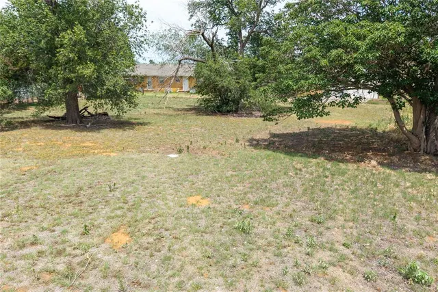 Photo 2 — 416 N Illinois Street, Weatherford, OK 73096