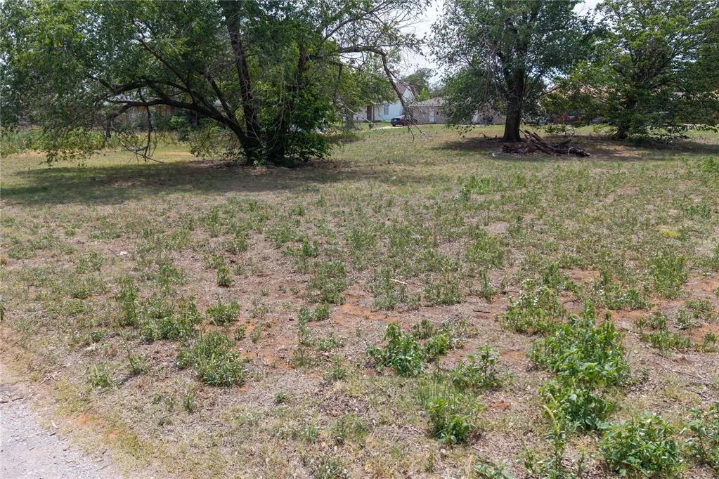 Photo 3 — 416 N Illinois Street, Weatherford, OK 73096
