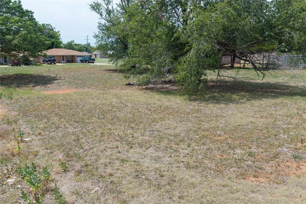 Photo 4 — 416 N Illinois Street, Weatherford, OK 73096