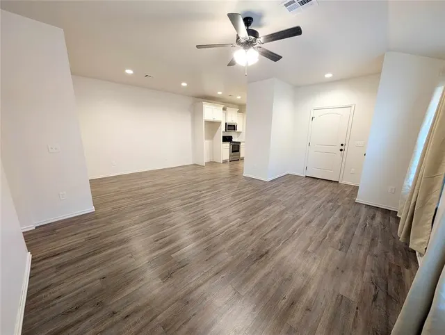 Photo 3 — 425 Chalk Hill Court, Edmond, OK 73003
