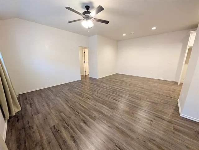 Photo 4 — 425 Chalk Hill Court, Edmond, OK 73003