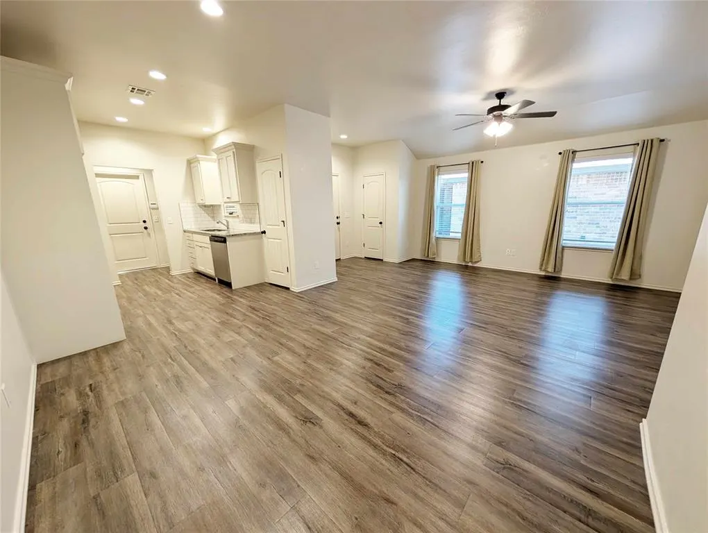 Photo 5 — 425 Chalk Hill Court, Edmond, OK 73003