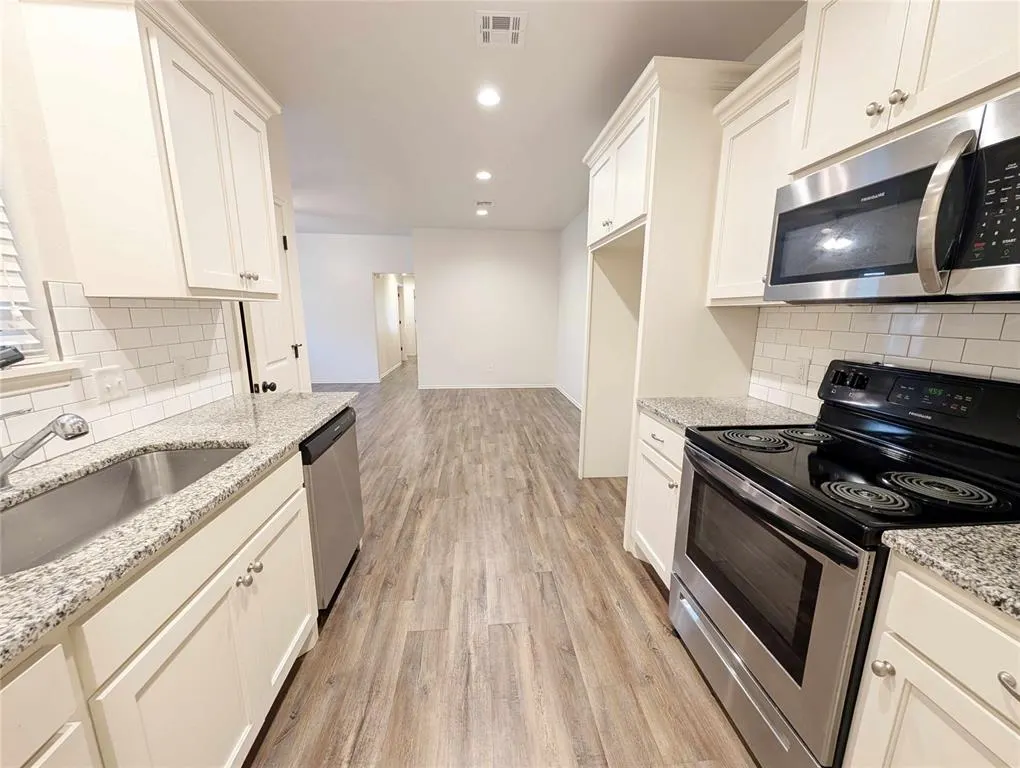 Photo 9 — 425 Chalk Hill Court, Edmond, OK 73003