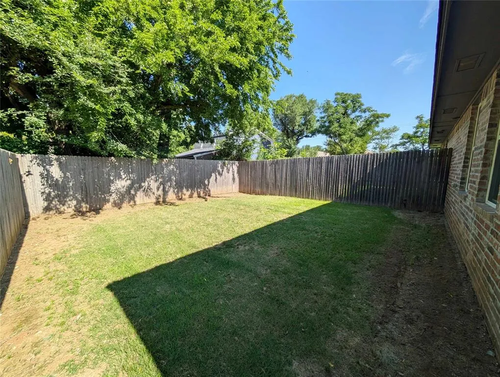 Photo 15 — 425 Chalk Hill Court, Edmond, OK 73003