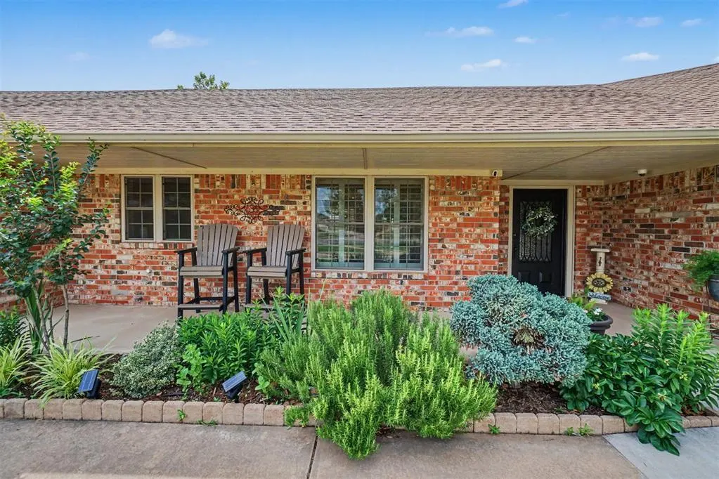 Photo 4 — 612 Cambridge Drive, Altus, OK 73521