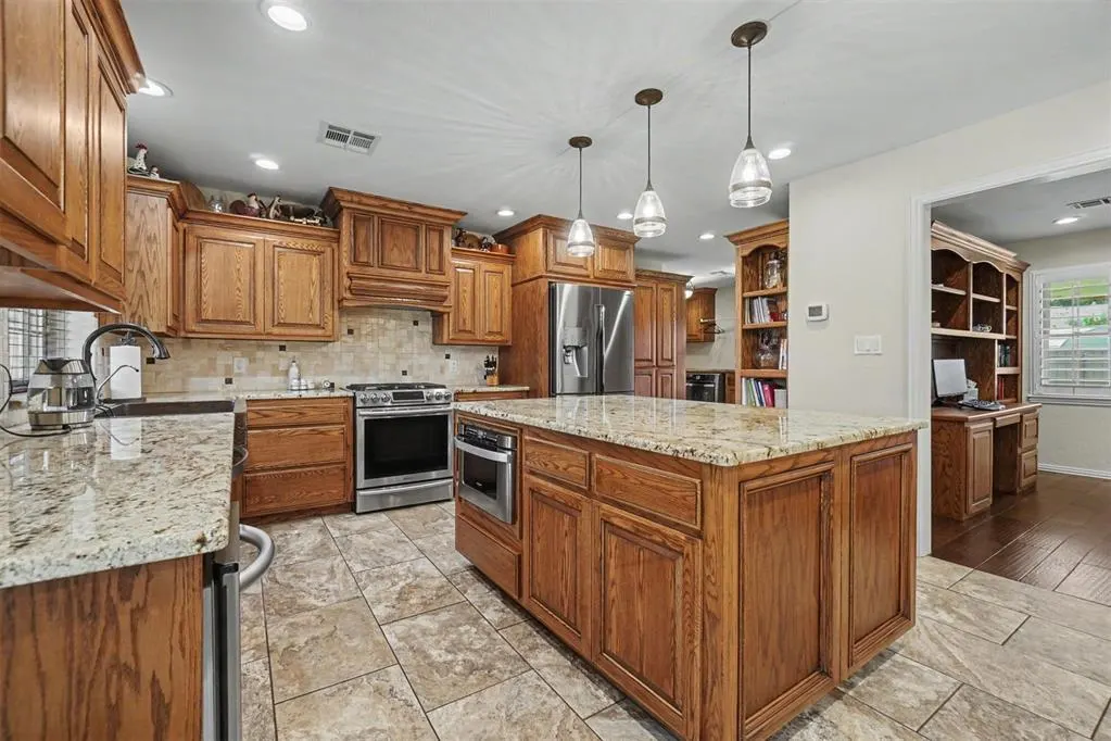 Photo 6 — 612 Cambridge Drive, Altus, OK 73521