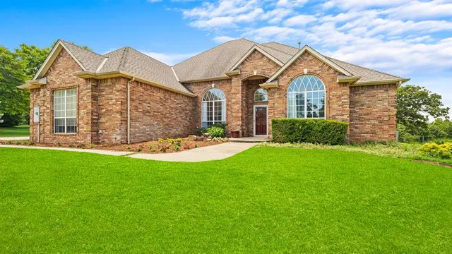 Front exterior — 10500 Shady Glade Lane, Oklahoma City, OK 73151