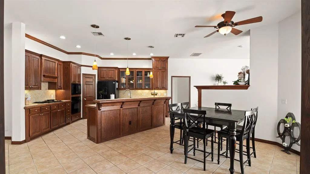 Photo 17 — 10500 Shady Glade Lane, Oklahoma City, OK 73151
