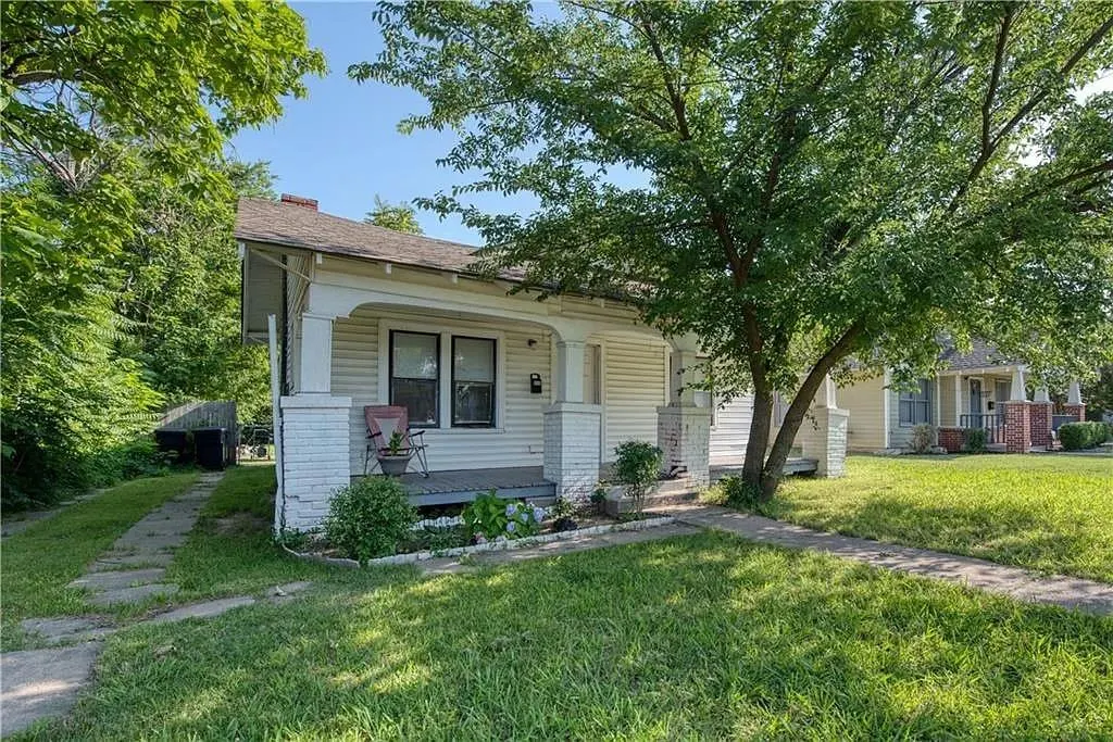 Photo 2 — 908 NW 25th Street, Oklahoma City, OK 73106