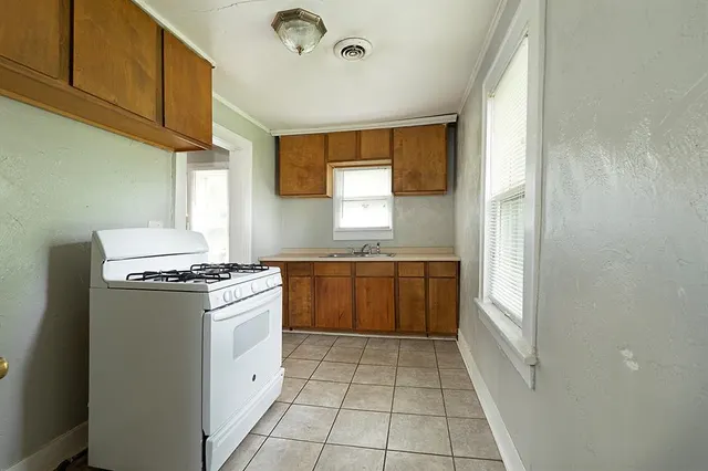 Photo 7 — 908 NW 25th Street, Oklahoma City, OK 73106