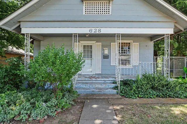 Photo 2 — 628 SW 28th Street, Oklahoma City, OK 73109