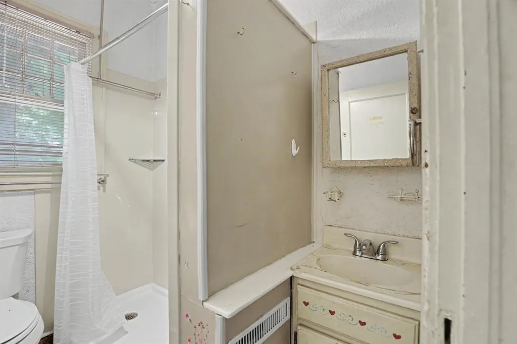 Photo 16 — 628 SW 28th Street, Oklahoma City, OK 73109