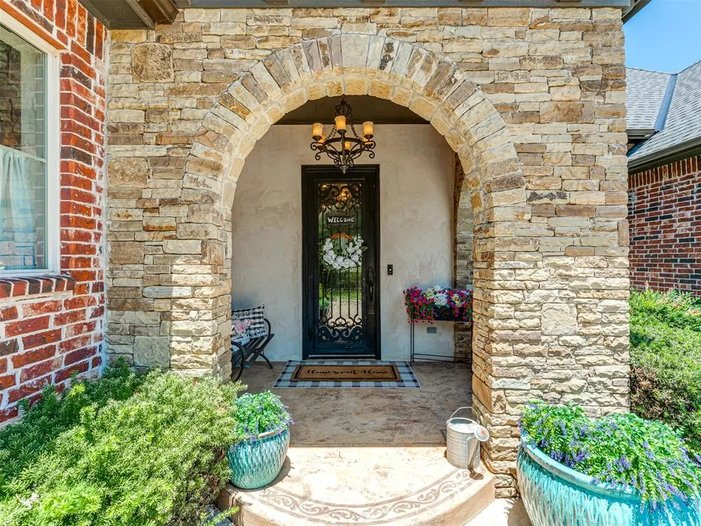 Photo 2 — 2709 Stetson Drive, Edmond, OK 73034