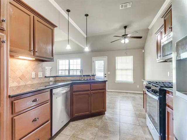 Photo 4 — 1415 Spoonwood Drive, Norman, OK 73071