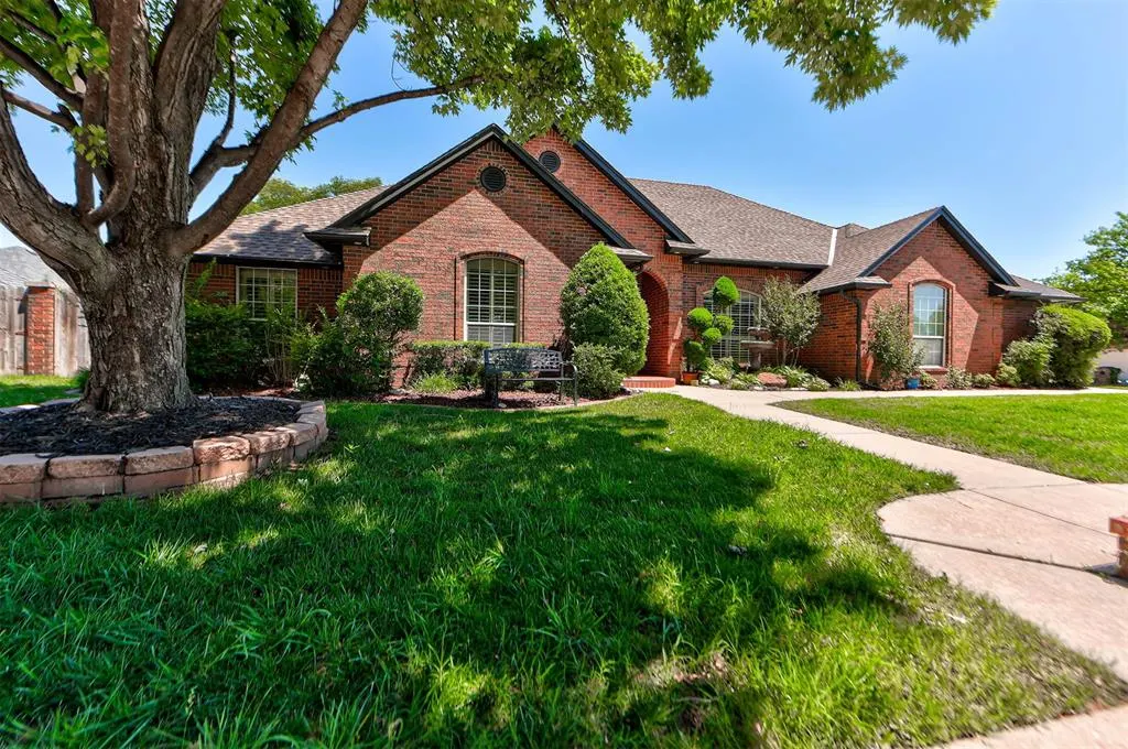Photo 2 — 2501 SW 123rd Place, Oklahoma City, OK 73170