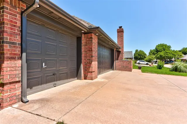Photo 4 — 2501 SW 123rd Place, Oklahoma City, OK 73170