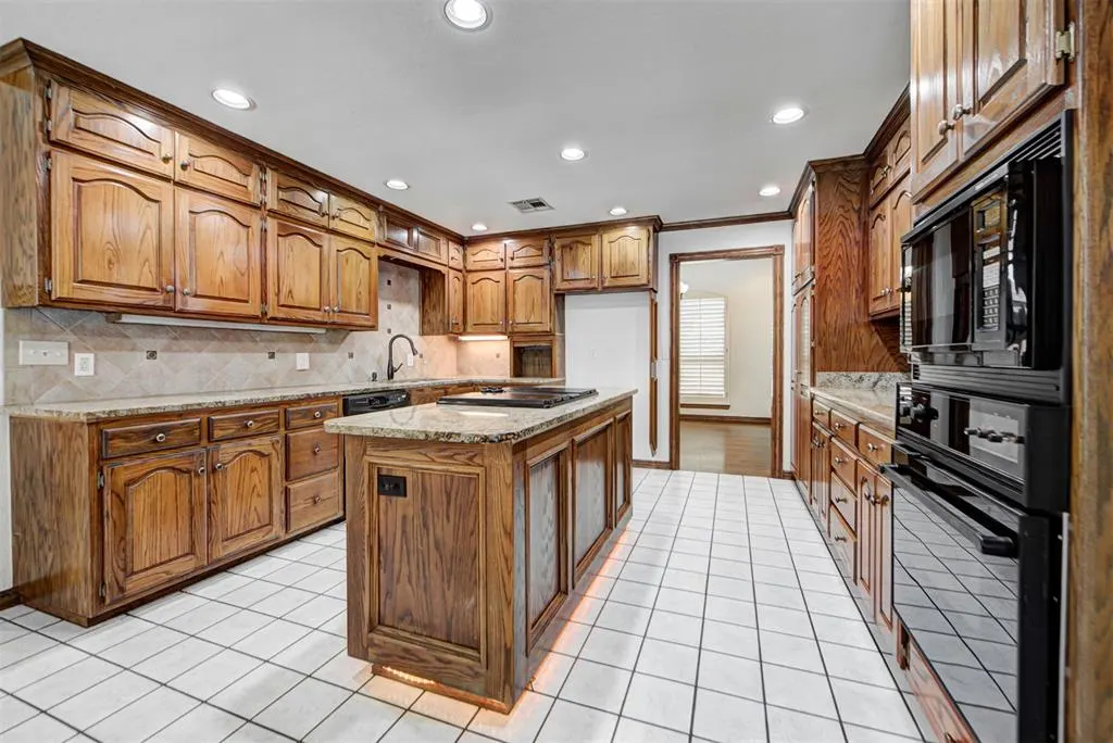 Photo 12 — 2501 SW 123rd Place, Oklahoma City, OK 73170