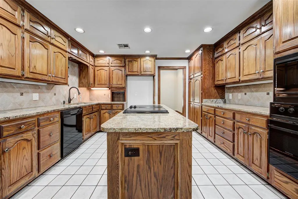 Photo 13 — 2501 SW 123rd Place, Oklahoma City, OK 73170