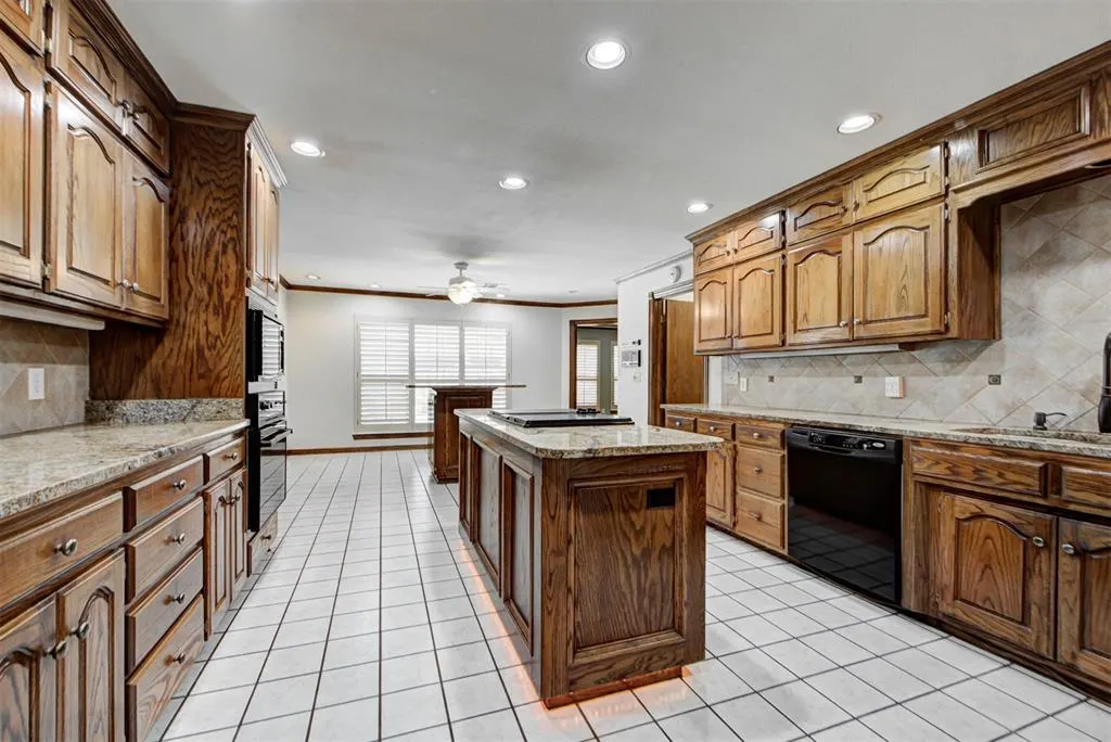 Photo 14 — 2501 SW 123rd Place, Oklahoma City, OK 73170