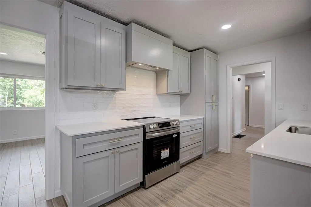 Photo 10 — 719 Normandie Drive, Norman, OK 73072