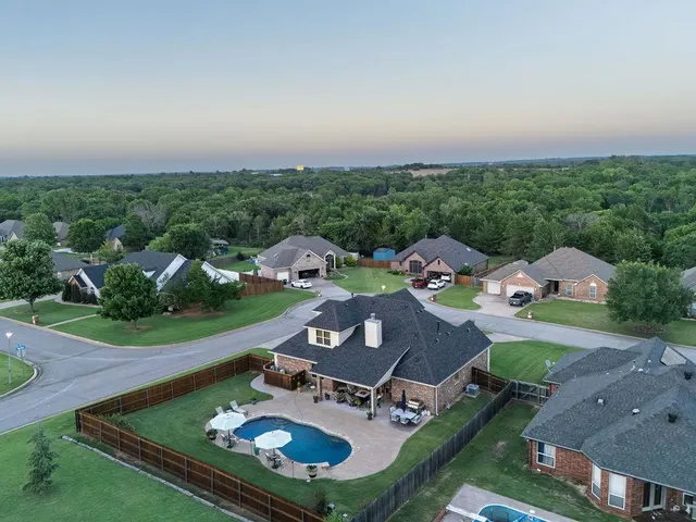 Photo 4 — 4616 Gracelann, Shawnee, OK 74804
