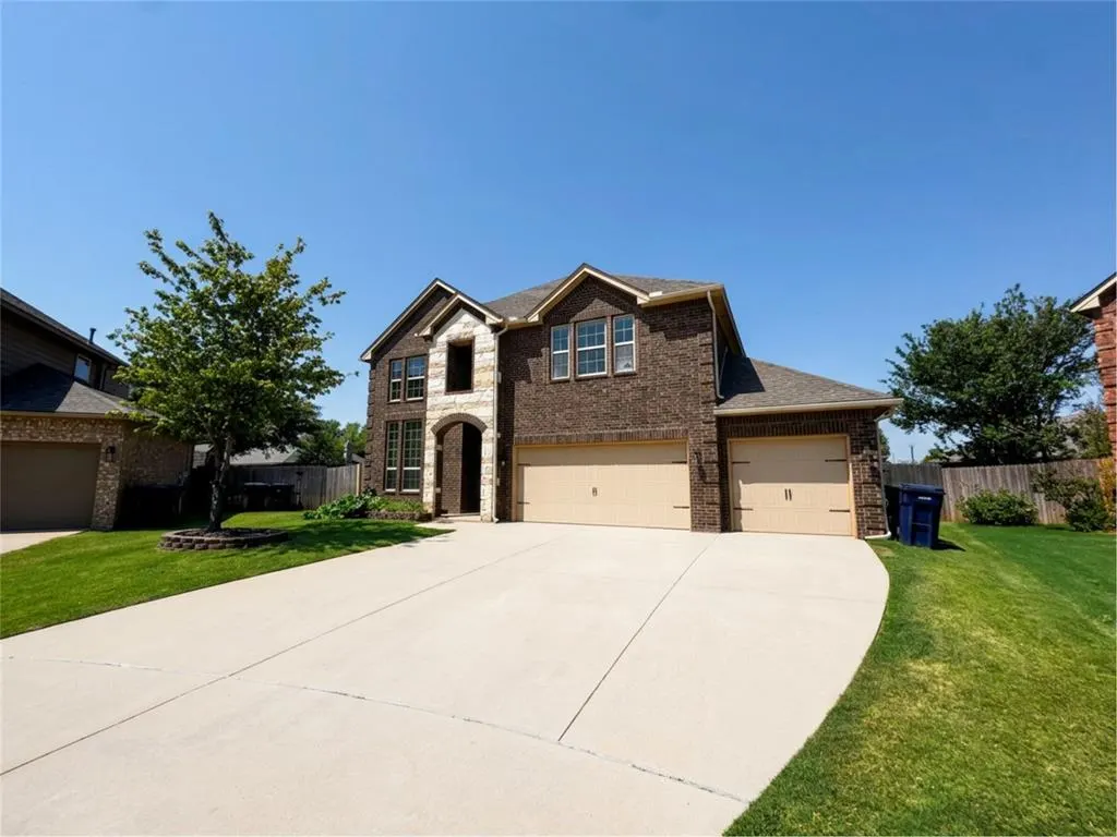 Front exterior — 11016 SW 39th Court, Mustang, OK 73064