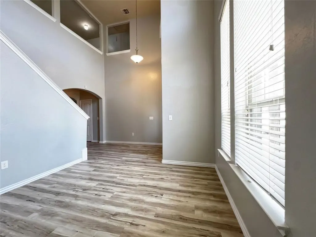 Photo 4 — 11016 SW 39th Court, Mustang, OK 73064